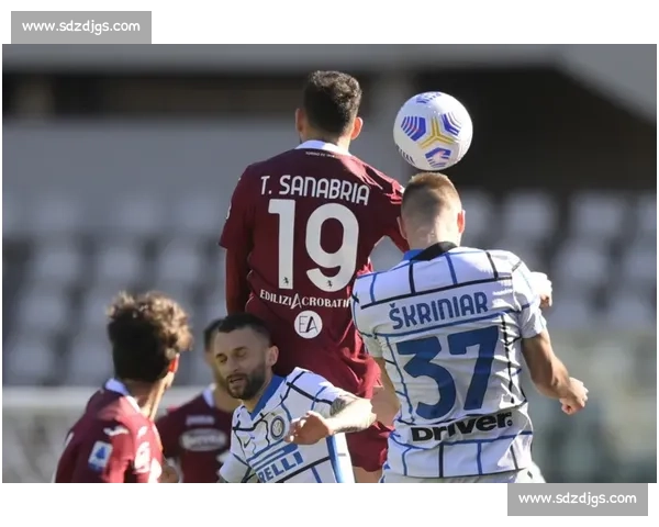 莫克姆逆袭卡利斯尔联上演精彩绝杀险胜，积分榜激烈争夺加剧